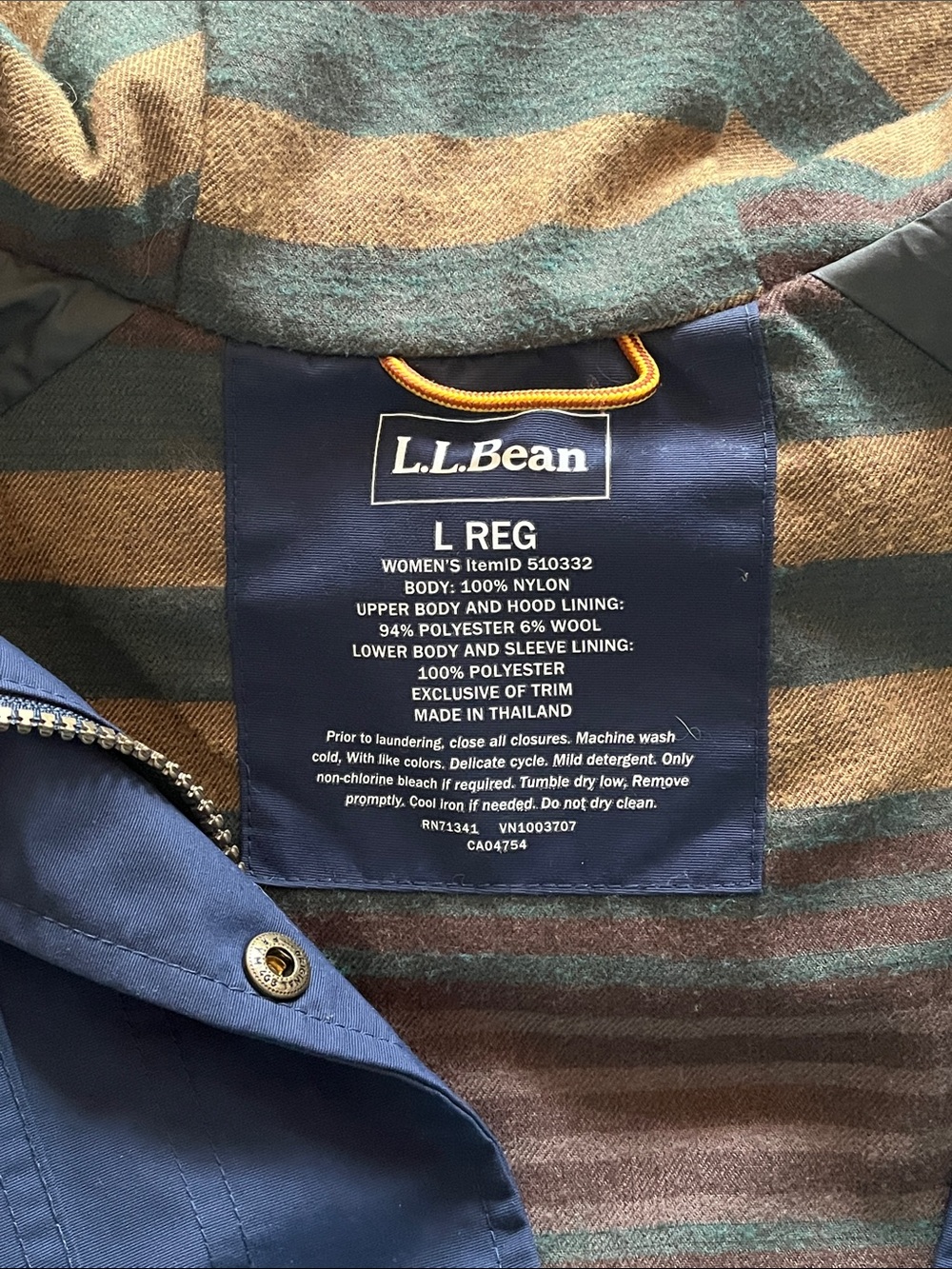 L.L.Bean Mountain Classic Water Resistant Hooded Jacket - Picture 4 of 5